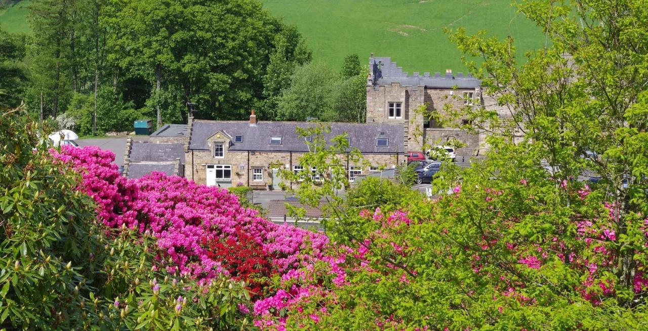 Blenkinsopp Castle Inn Greenhead ภายนอก รูปภาพ