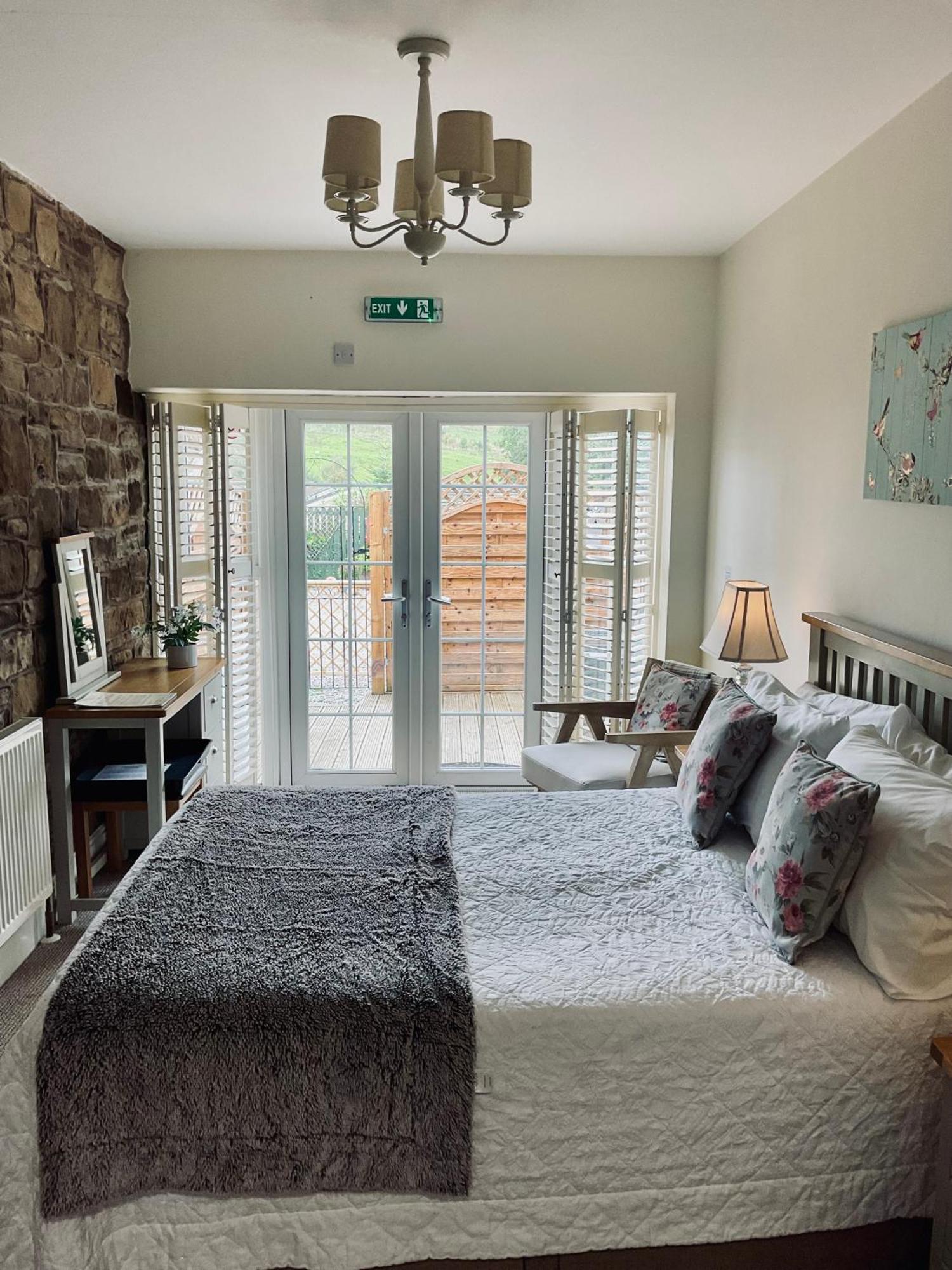 Blenkinsopp Castle Inn Greenhead ภายนอก รูปภาพ